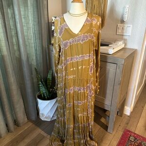 Elegant Tie-Dye Maxi Dress